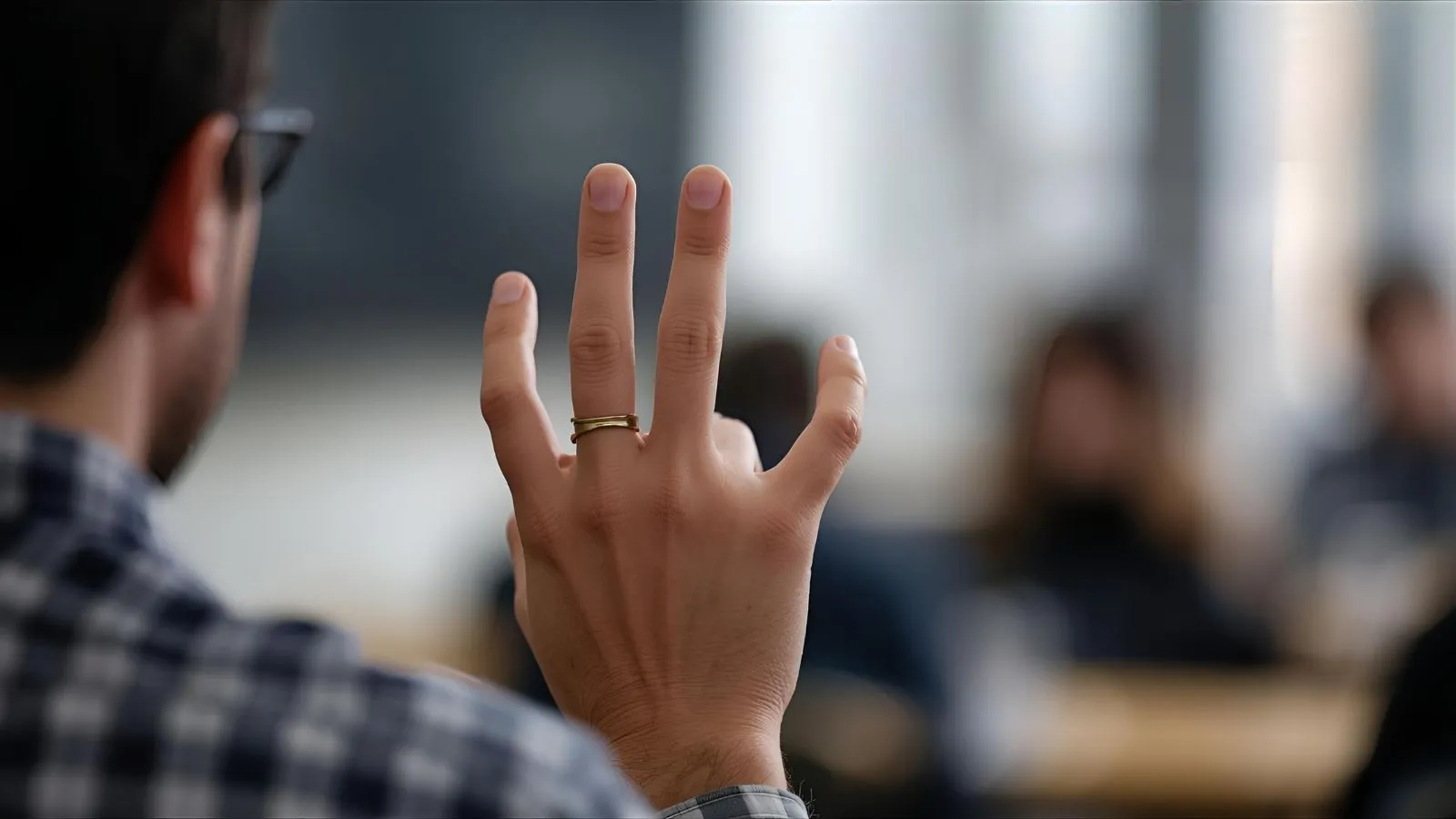 You are currently viewing What Does 4 Fingers Up Mean in Text, Photos, and Real Life?